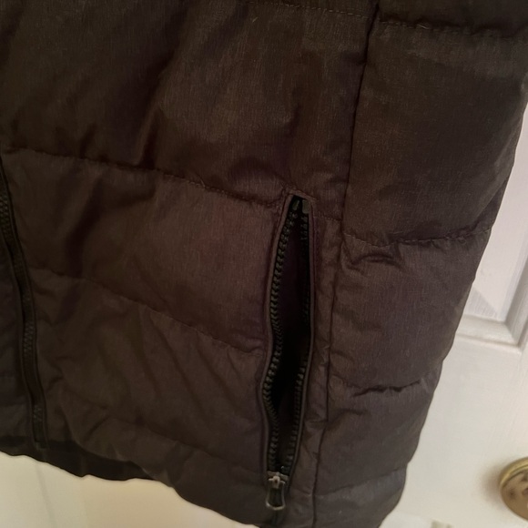 Men’s C9 by Champion lightweight puffer vest. Dark grey, size medium. - Picture 3 of 4